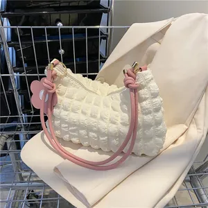 Sac sous le Bras pour Femme Texture Bulle Popcorn en Nylon Plissé Avec Pendentif Fleur et Bandoulière Nouée Mode Streetwear