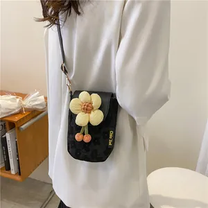 Mini sac bandoulière noir pour téléphone avec fleur 3D jaune et breloques cerises