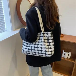 Grand sac cabas en tweed à carreaux noir et blanc avec anses en cuir pour mode d'été