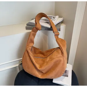 Detail view of caramel large-capacity tote bag with adjustable strap and zip pocket