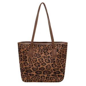 Borsa tote leopardata retrò con manici in pelle marrone e grande capacità