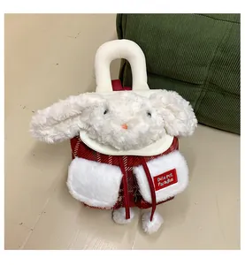 Détail d'un sac à dos à carreaux avec tête de lapin 3D et broderie Cute Pet Paradise
