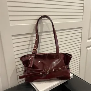 Sac Sous LAisselle Rétro Cuir PU Texture Cire DHuile Boucle De Ceinture Matériel Doré Cabas Épaule Pour Femmes Mode Urbaine
