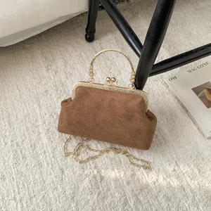 Braune Vintage-Wildleder-Umhängetasche mit Rich Rabbit Prägung und Goldmetallgriff