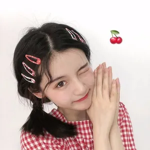 Set de horquillas para el pelo con estampado de cerezas y flores en rojo y rosa