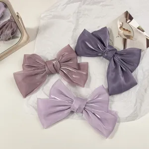 Lot de trois barrettes à nœuds en satin nacré aux teintes violettes et lavande