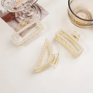 Lot de trois pinces à cheveux élégantes avec perles de formes rectangulaires et courbes