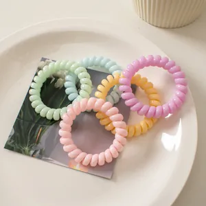 5-teiliges Set aus makaronfarbenen Spiral-Haargummis für hohe Pferdeschwänze