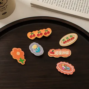 6er-Set süße Acryl-Broschen mit Blumen und Kirschen für Kleidung und Taschendeko