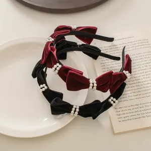 Diadema elegante de terciopelo con lazo y perlas, disponible en color burdeos y negro