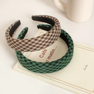 Vintage houndstooth sponge headbands in brown and green for a stylish high skull top look
