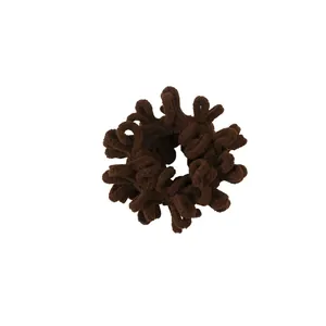 Plüschiger brauner Scrunchie aus weichem Lockengarn mit hoher Elastizität