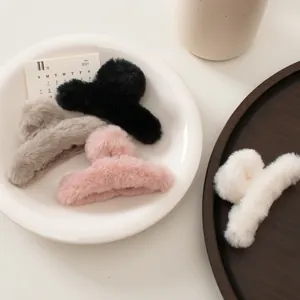 Pinces à cheveux en fausse fourrure de lapin en quatre couleurs pour l'automne-hiver