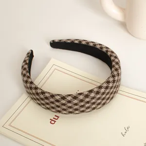 Detail of wide houndstooth headband with brown and beige knit texture and non-slip lining