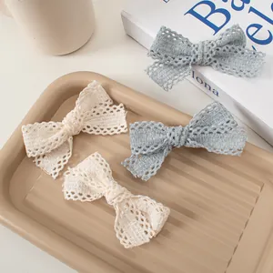Barrettes à cheveux en dentelle crème beige et bleu gris pour un style élégant et doux