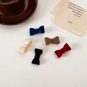 Set mit fünf Samt-Schleifen-Haarspangen in Marineblau, Creme, Braun, Schwarz und Weinrot