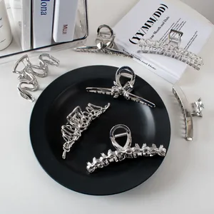 Lot de pinces à cheveux argentées avec motifs papillon et cœur en métal poli brillant