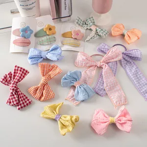 Set di fermagli e elastici per capelli con fiori e quadri per bambine