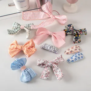 Collezione di fermagli per capelli a fiori e quadretti in vari colori dolci