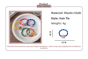 Detail von 6cm elastischen Haargummis mit süßen Bären-, Hasen- und Blumen-Dekorationen