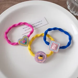 3er-Set süße Haarbesen in Bonbonfarben mit Bär-, Kaninchen- und Blumenmotiven für Damen