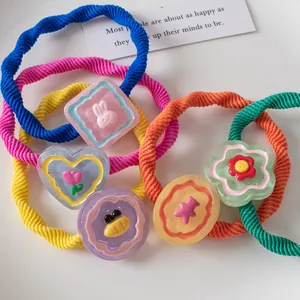 Set aus 5 bunten Haargummis mit niedlichen Harzfiguren wie Hasen, Blumen und Herzen