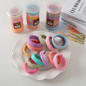 7-teiliges Set bunter Haargummis in Macaron-Farben im Glasbehälter mit Smiley-Logo-Label