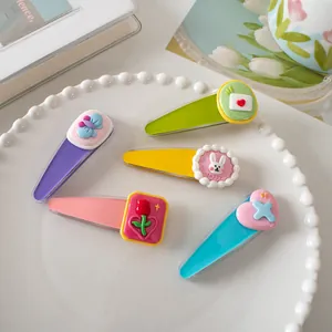 Set van vijf kleurrijke haarclips van hars met bloem- en konijnmotieven voor kids