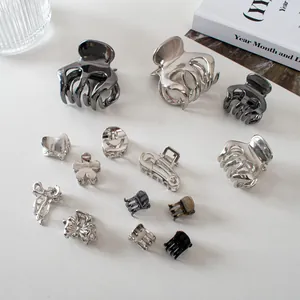 Minimalist Metal Mini Hair Claws Set For Women Alloy Gold Silver Black Small Hair Clips Bow Heart Flower Cat Smiley Face Styling Accessories