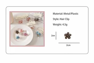 Dettaglio delle mini pinze per capelli a fiore da 2cm in vari colori pastello delicati