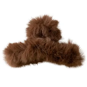 Elegante molletta per capelli in peluche marrone scuro con pelliccia sintetica per l'inverno