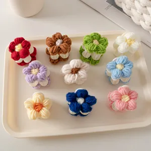 Lot de 10 pinces à cheveux en laine tricotée en forme de fleurs colorées