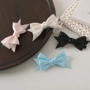 Élégante Pince à Cheveux Nœud Papillon en Satin Double Couche Douce Pince Bec de Canard pour Femmes Filles Accessoires de Coiffure