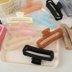 Détail de pinces à cheveux carrées mates de 13cm aux couleurs gelée avec ressorts