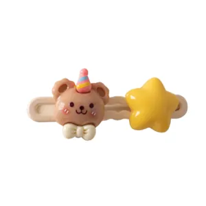 Barrette mignonne avec un ours brun portant un chapeau et une étoile jaune