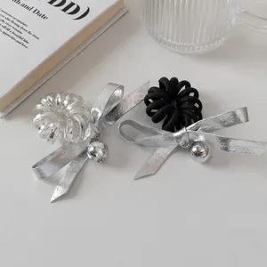 Set de chouchous spirale argentés avec nœuds en métal et pendentifs boules
