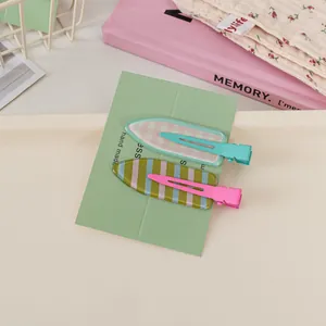 Detail of 2-piece macaron creaseless hair clips set on a mint green display card