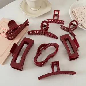 Acht elegante weinrote Haarklammern in verschiedenen geometrischen Formen für Damen