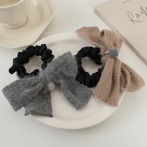 Chouchou Noeud en Tricot Automne Hiver pour Femmes Avec Pendentif Visage Souriant Pompon Elastiques à Cheveux Accessoires de Coiffure Style Coréen