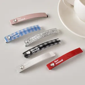 Pince à Cheveux à Carreaux avec Strass en Cœur pour Femme Accessoires de Coiffure Minimalistes en Acrylique