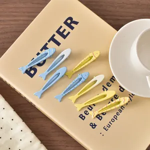 Set di sette fermagli per capelli in metallo a forma di pesce, blu, giallo e bianco