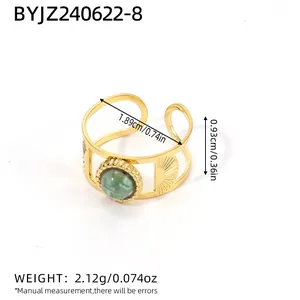 Französischer Vintage-Ring aus 18K vergoldetem Edelstahl mit rundem grünem Naturstein