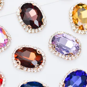 Détails macro de strass ovales en verre avec base en cuivre pour couture DIY