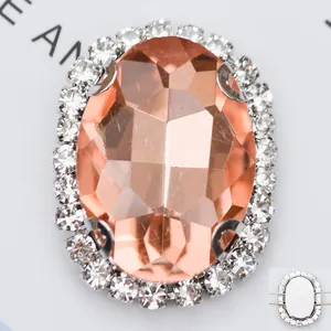 Gros plan de strass ovale en verre champagne avec base plate pour couture DIY