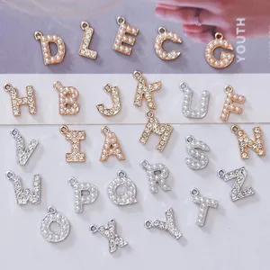 Set aus 26 Alphabet-Anhängern mit Perlen und Strass in Gold- und Silber-Optik