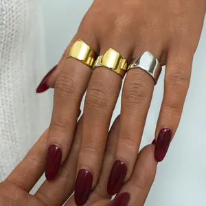 Set di anelli geometrici minimalisti in acciaio inossidabile lucido oro e argento