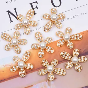Legierung Hohl Fünfblättrige Blume Anhänger Mit Perlenimitat Strass Für Haarschmuck Taschen Kleidung Schmuckherstellung Elegant Vintage Dekor