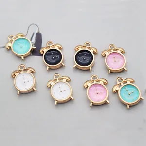 Set mit acht farbenfrohen Emaille-Weckeranhängern für DIY-Schmuck und Armbänder