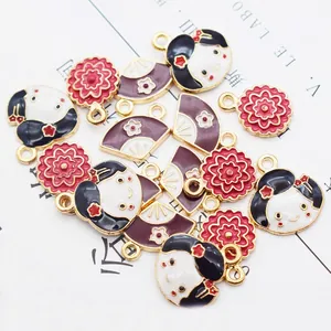 Set de dijes de esmalte japonés con diseño de niña en kimono, flor de cerezo y abanico DIY