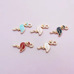 Pendentifs flamants en alliage de cinq couleurs pour bijoux DIY et porte-clés créatifs